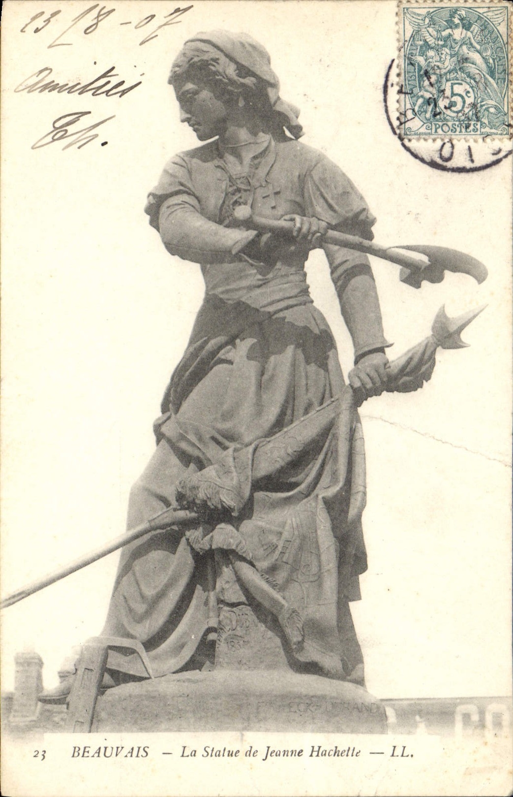 CPA Beauvais La Statue de Jeanne Hachette 