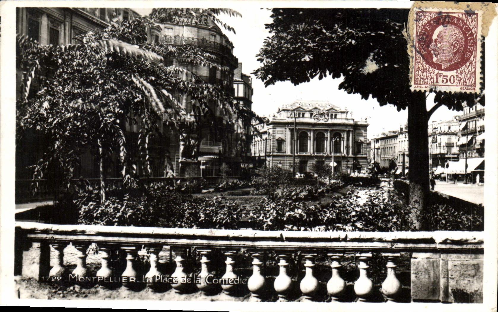CPA Montpellier La Place de la Comedie 