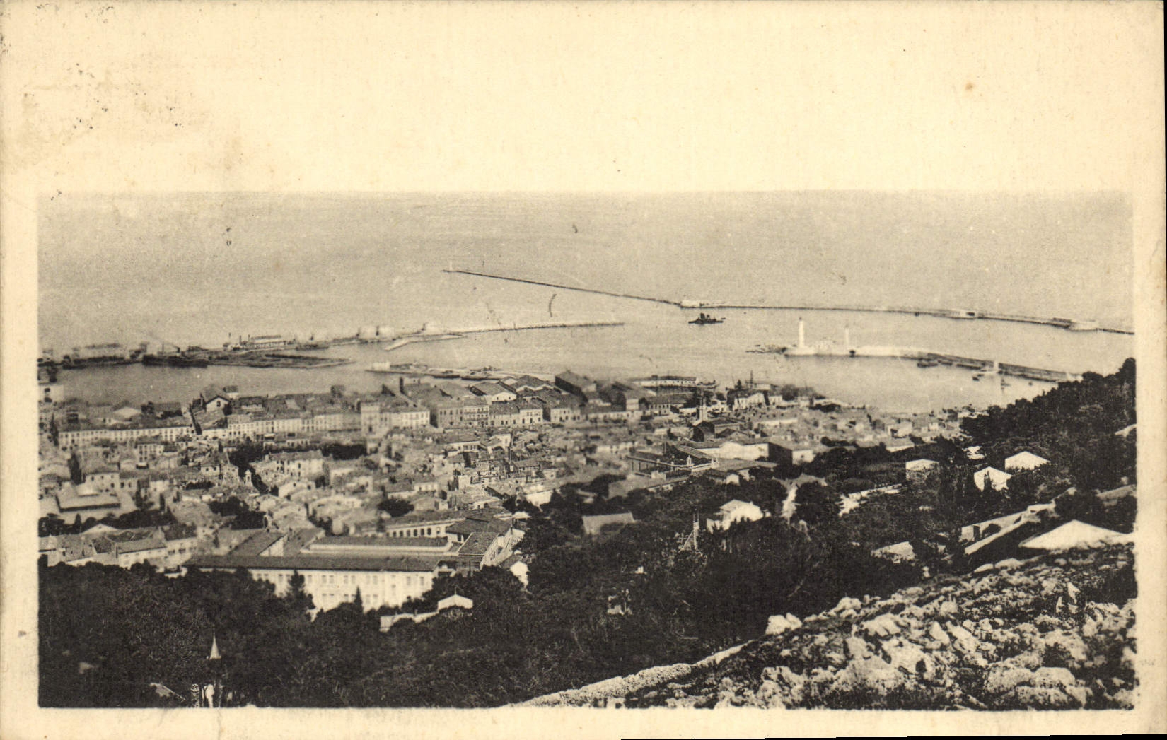 CPA Sete Vue sur le Port et le Brise Lames