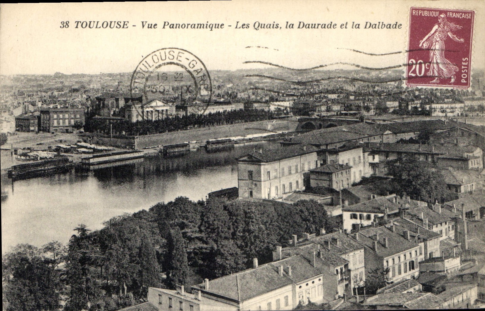 CPA Toulouse Vue panoramique les Quais la Daurade et la Dalbade 
