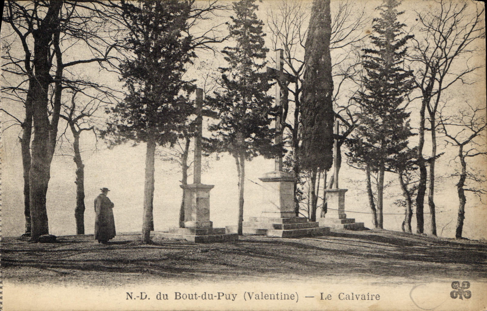 CPA N D du Bout du Puy Valentine Le Calvaire