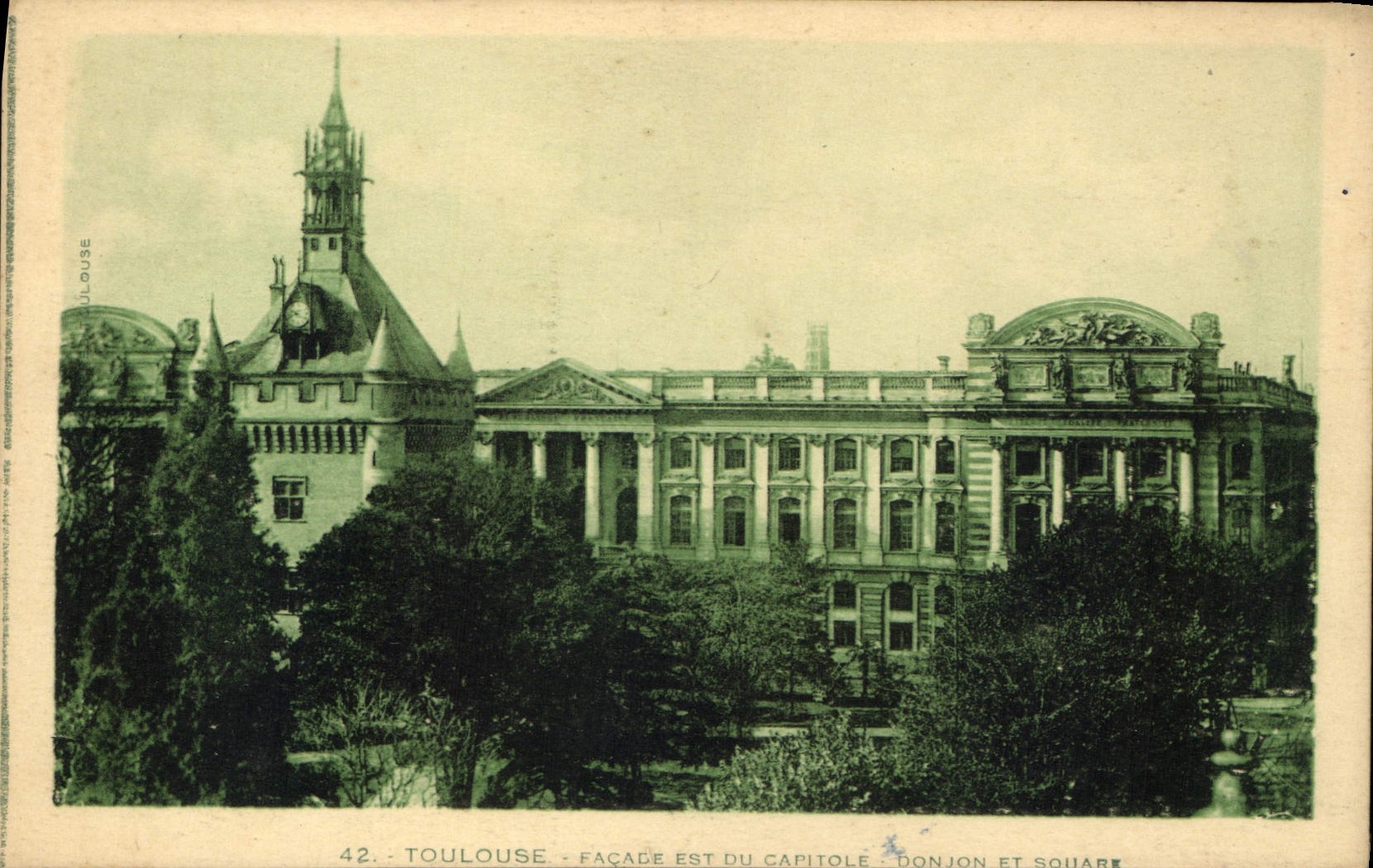 CPA Toulouse Facade est du Capitole Donjon et Square