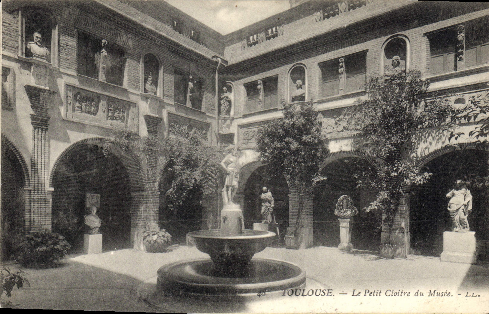 CPA Toulouse le Petit Cloitre du Musee 
