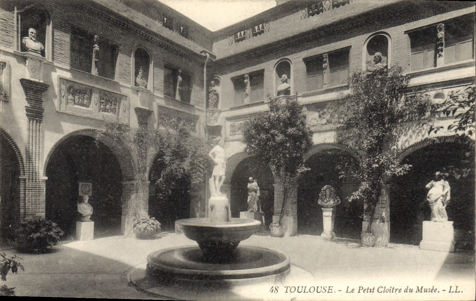 CPA Toulouse le Petit Cloitre du Musee 