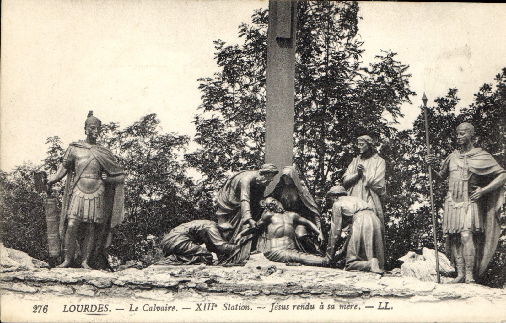 CPA Lourdes Le Calvaire XIII Station Jesus rendu a sa Mere 