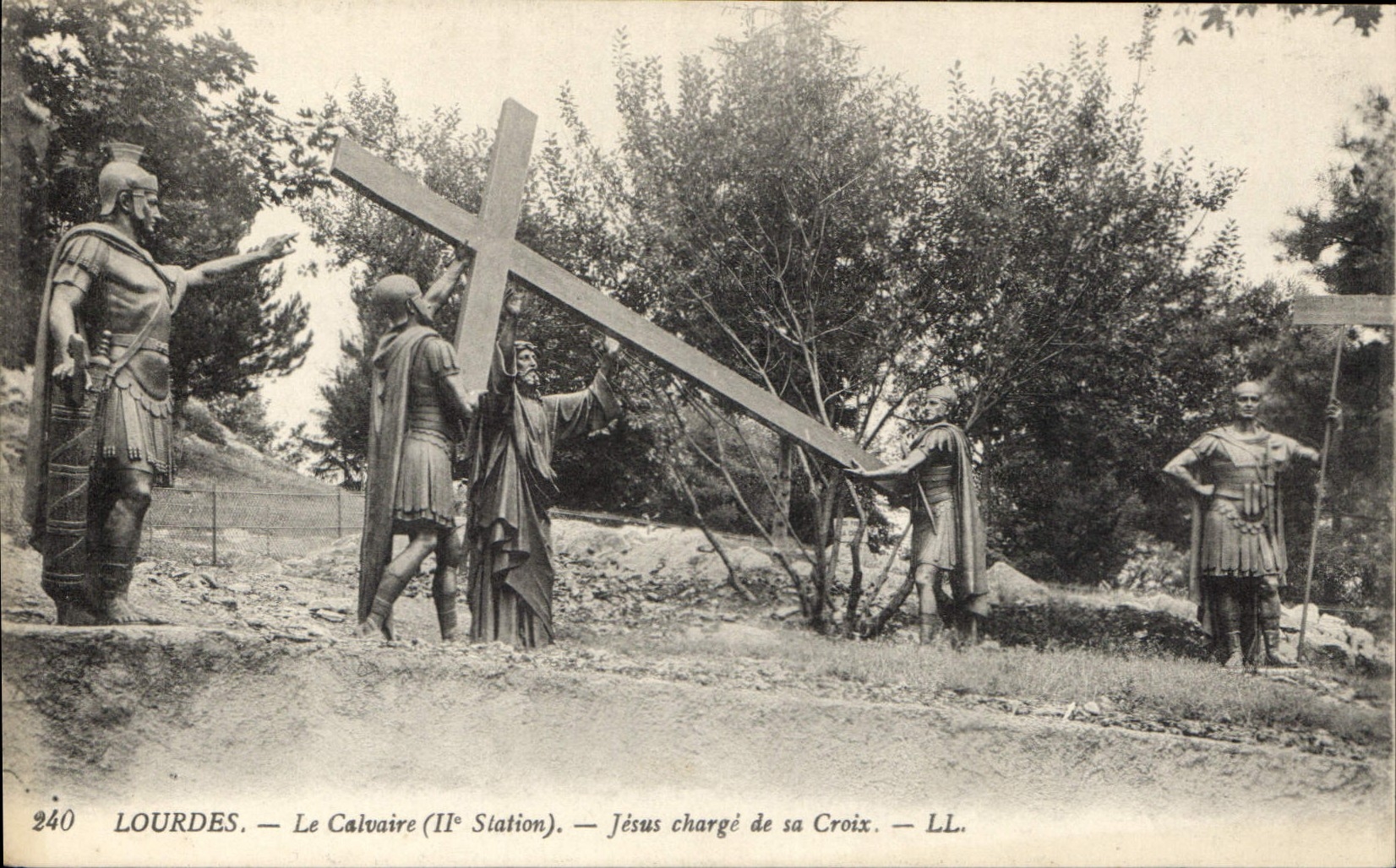 CPA Lourdes le Calvaire II Station Jesus charge de sa Croix 