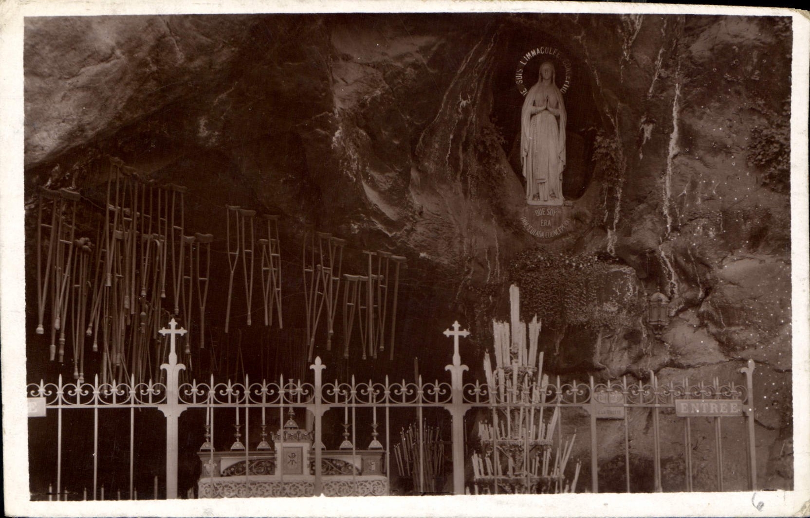 CPA Lourdes la Grotte Miraculeuse 