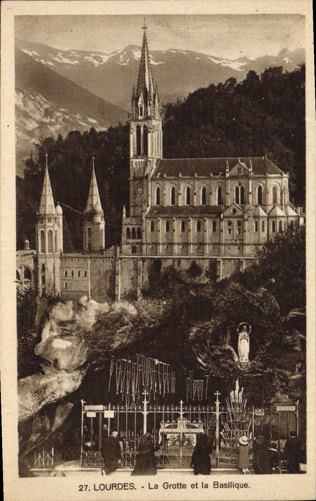 CPA Lourdes La Grotte et la Basilique 