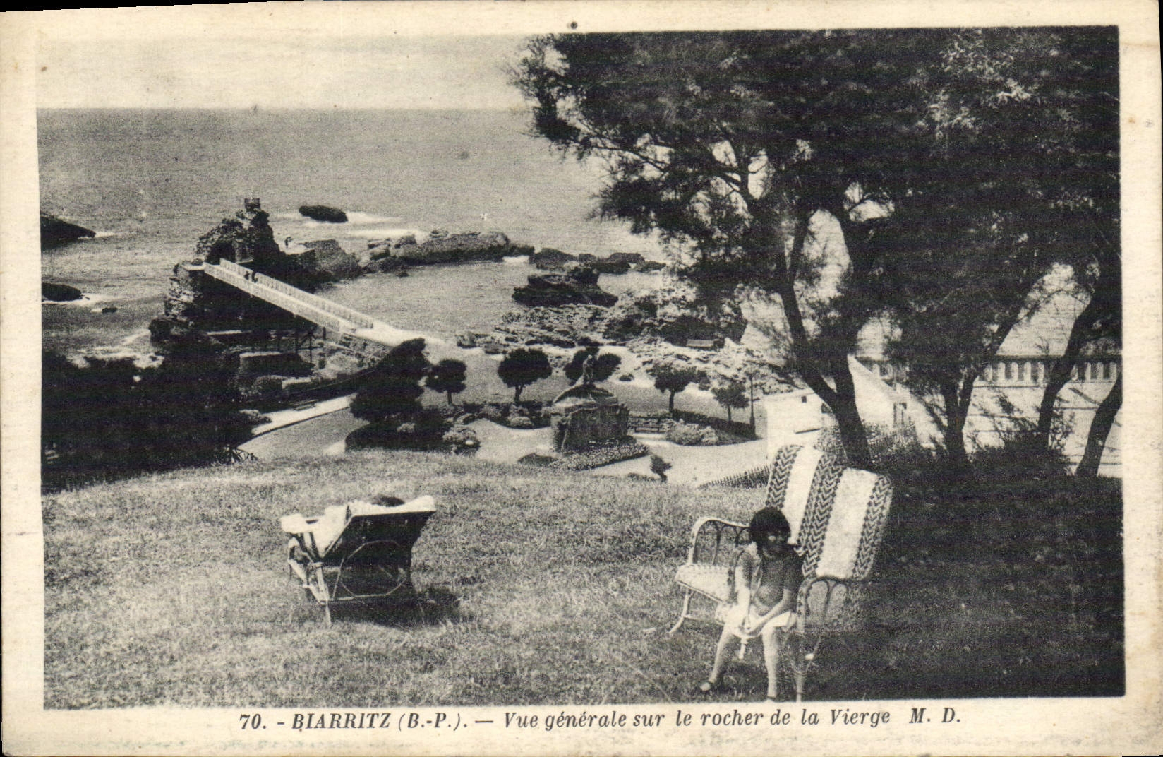 CPA Biarritz Vue generale sur le rocher de la Vierge 