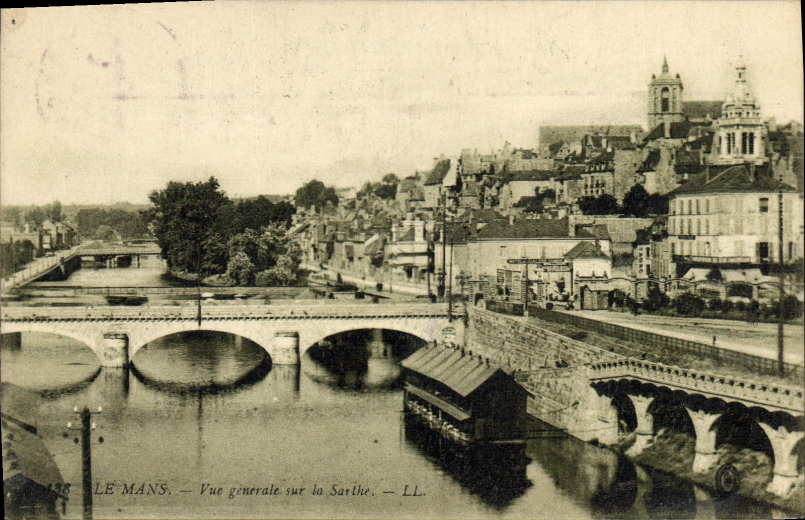 CPA Le Mans Vue generale sur la Sarthe 