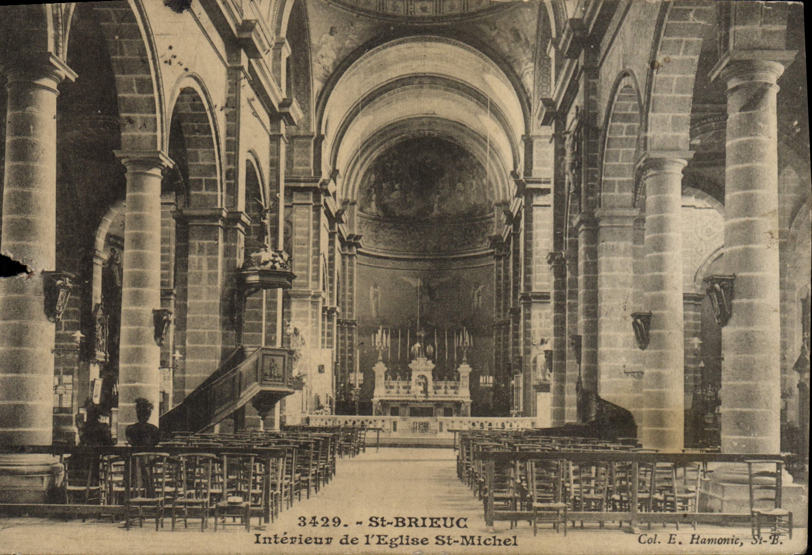 CPA St Brieuc Interieur de l'Eglise St Michel 