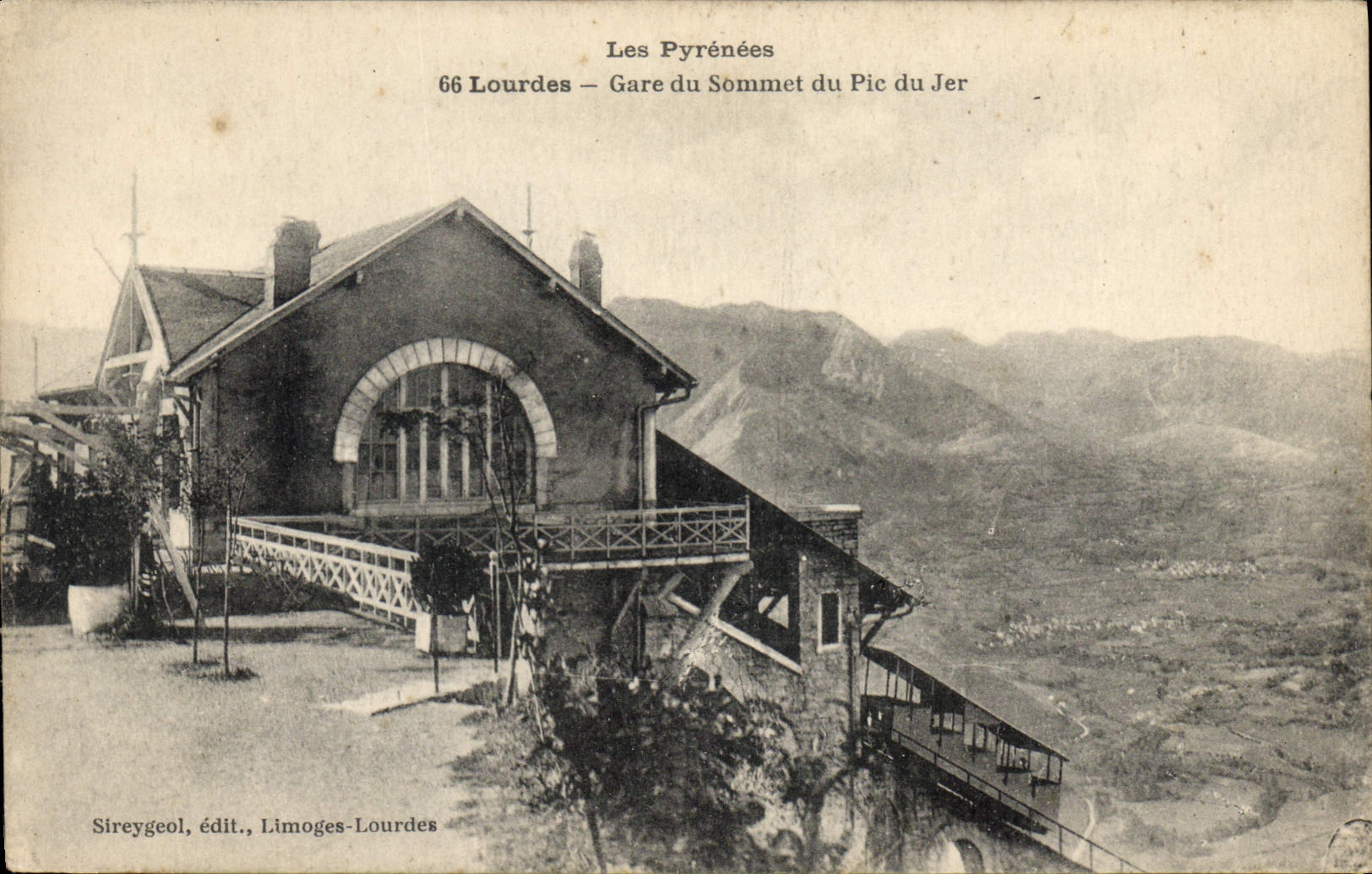 CPA Lourdes Gare du Sommet du Pic du Jer 