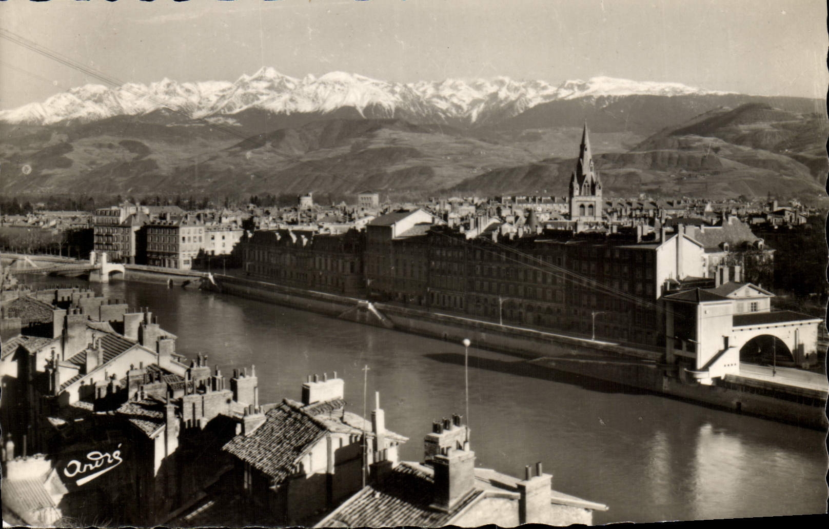 CPA Grenoble Vue generale et la chaine des Alpes 