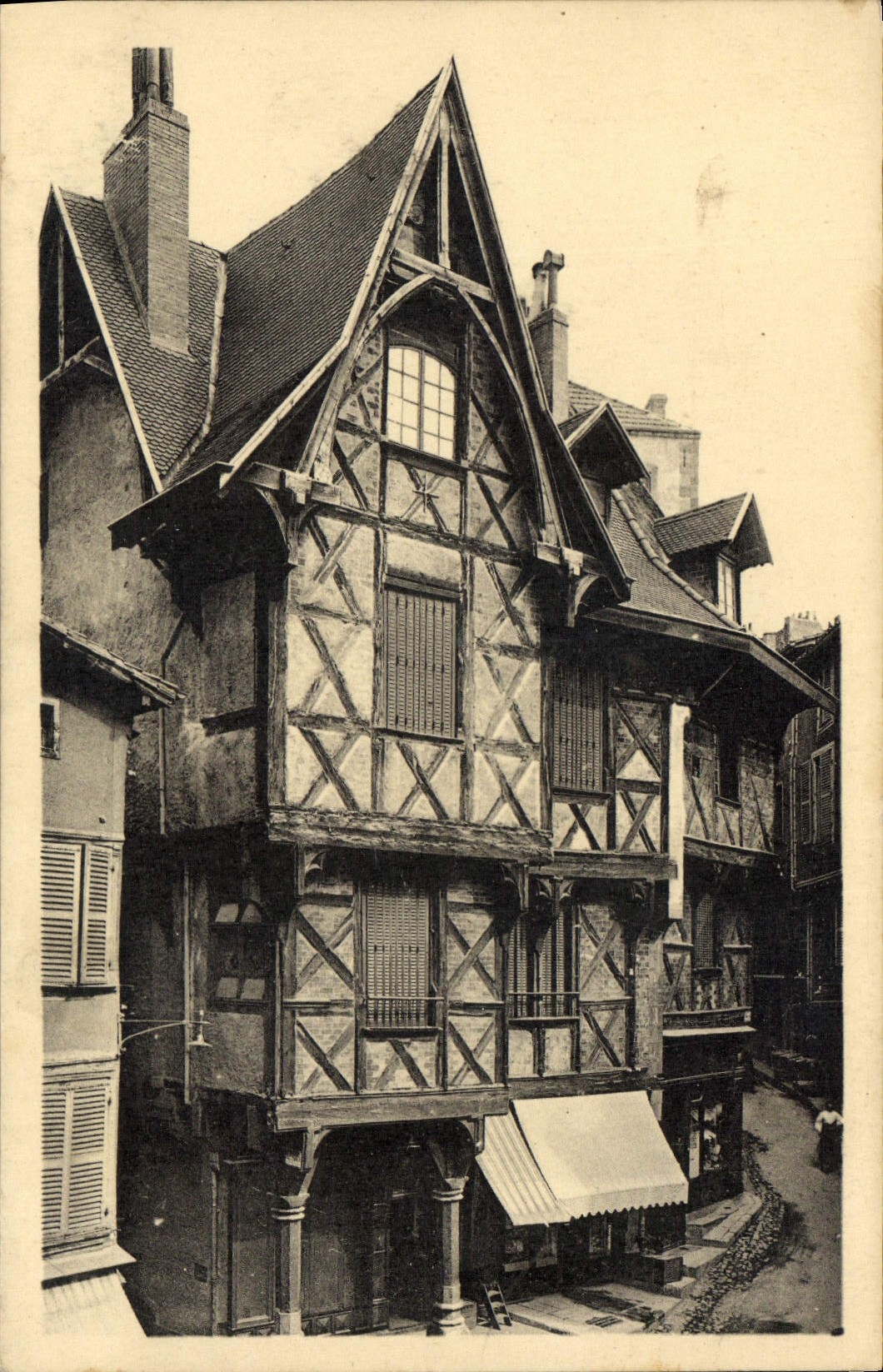 CPA Thiers Le Chateau du Piroux 