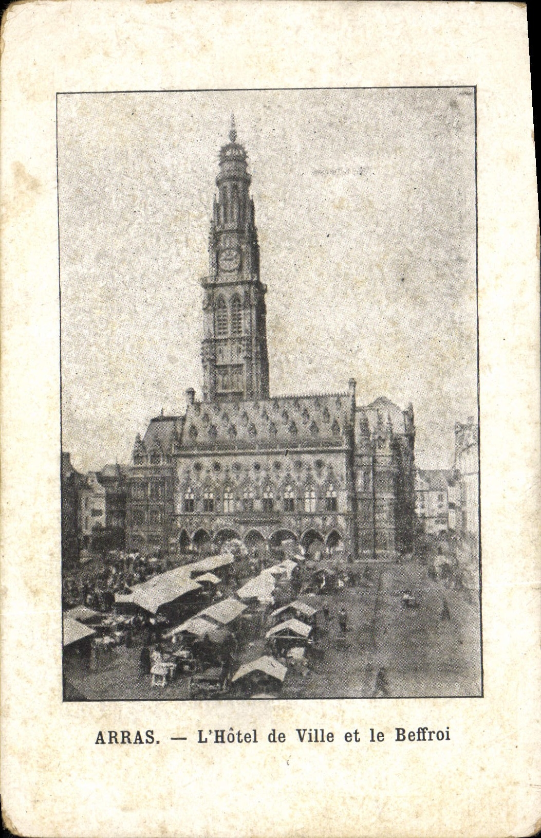 CPA Arras L'Hotel de Ville et le Beffroi