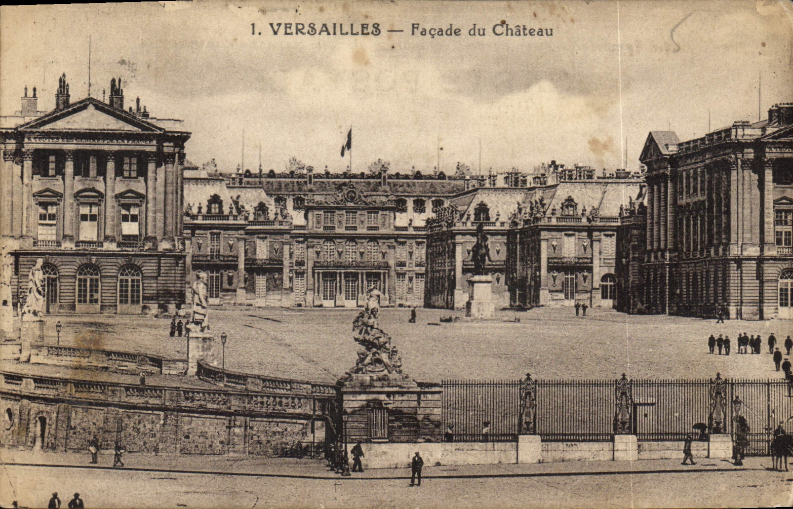 CPA Versailles Facade du Chateau 