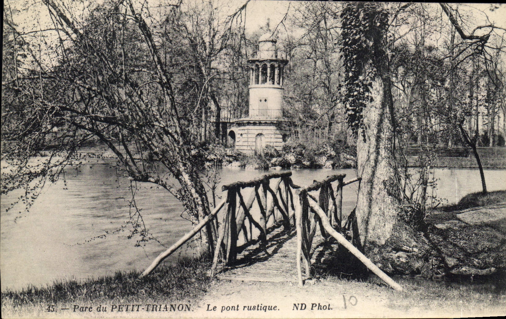 CPA Parc du Petit Trianon Le pont rustique 