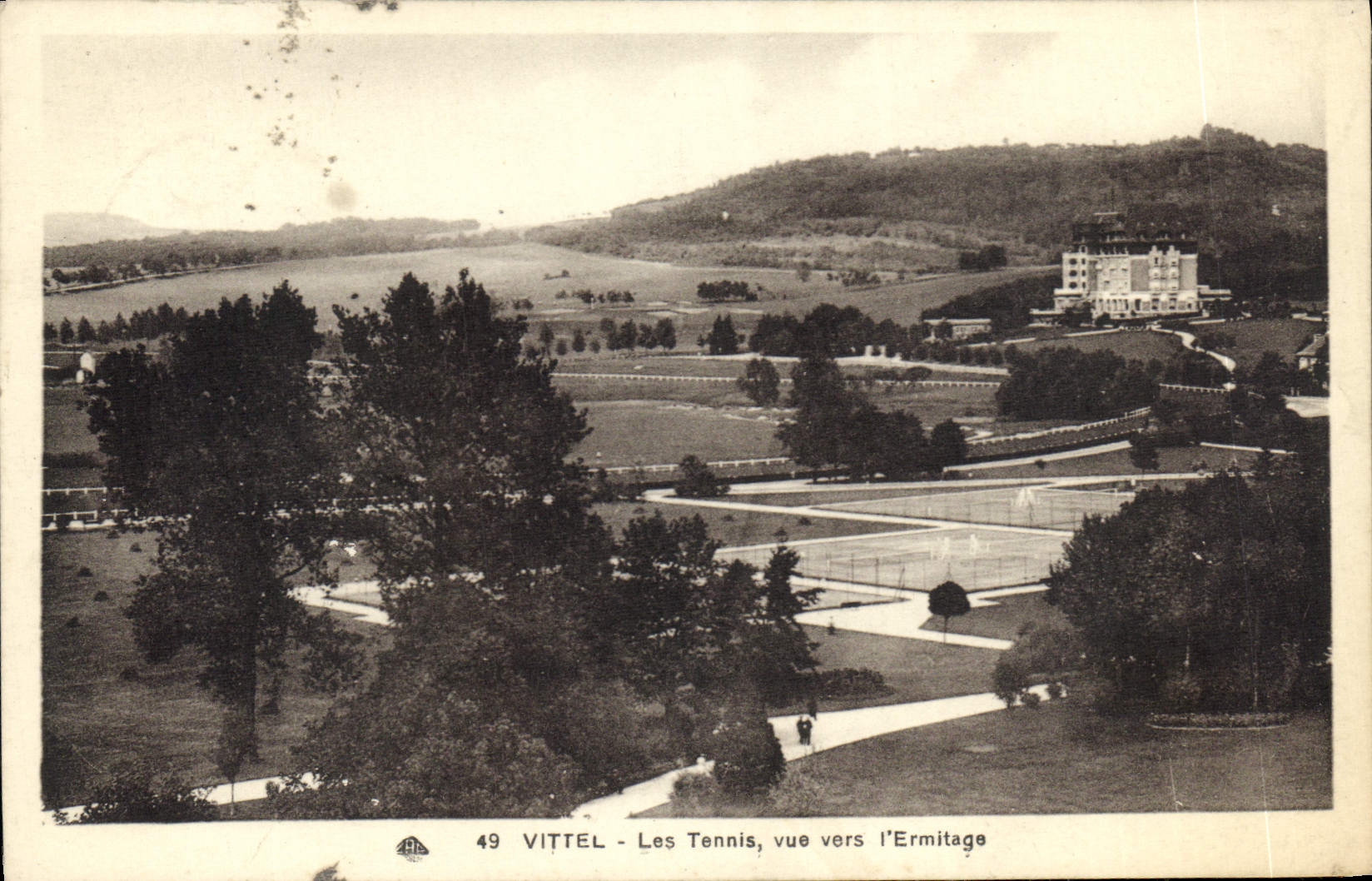 CPA Vittel Les Tennis vue vers l'Ermitage 