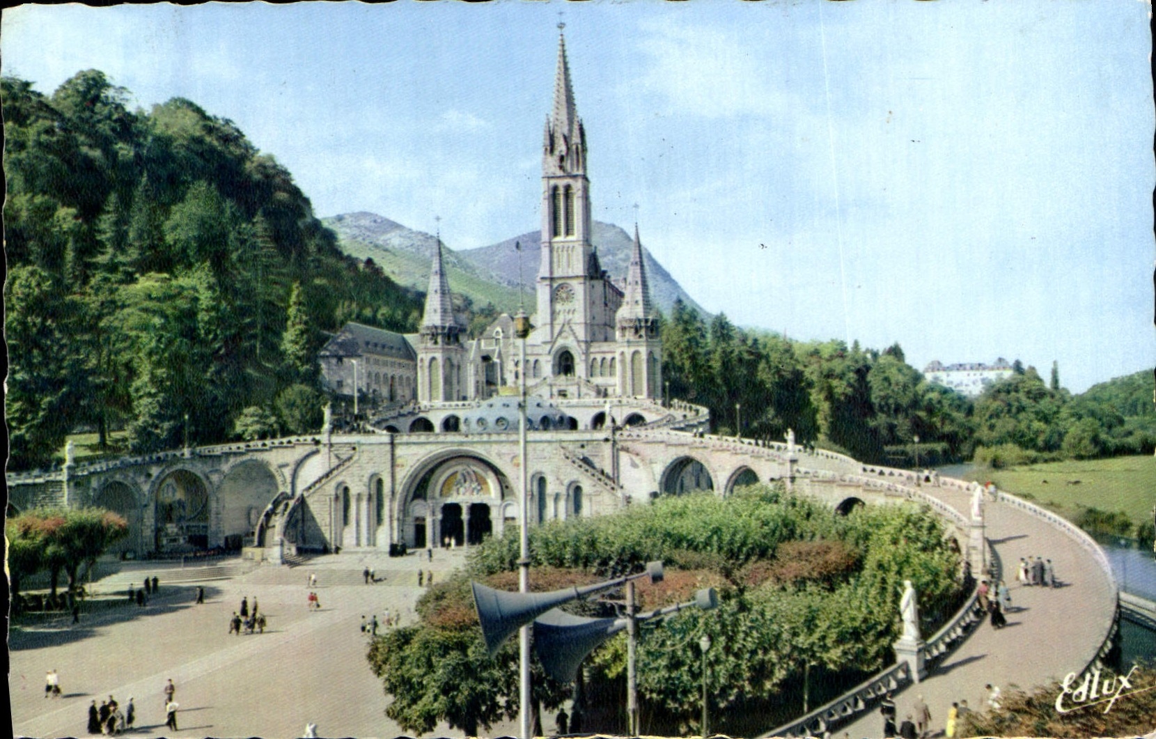 CPA Lourdes La Basilique 