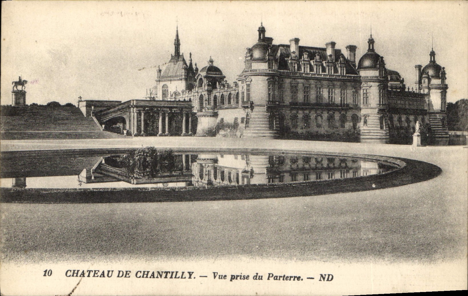 CPA Chateau de Chantilly Vue prise du Parterre 