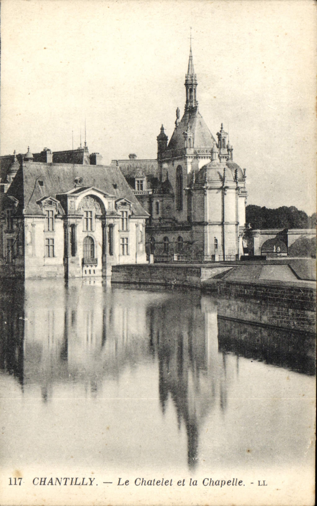 CPA Chantilly Le Chatelet et la Chapelle 