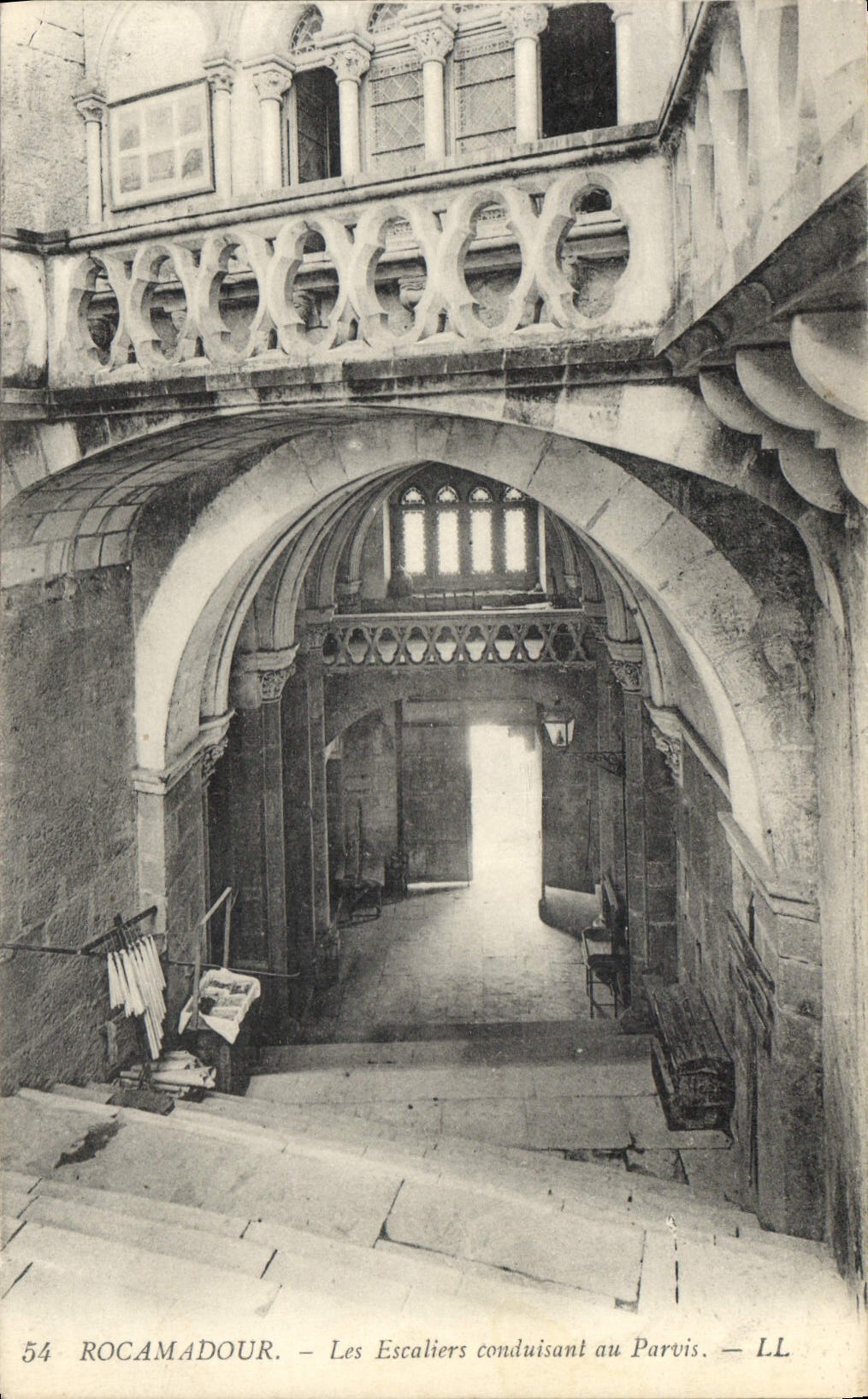 CPA Rocamadour Les Escaliers conduisant au Parvis