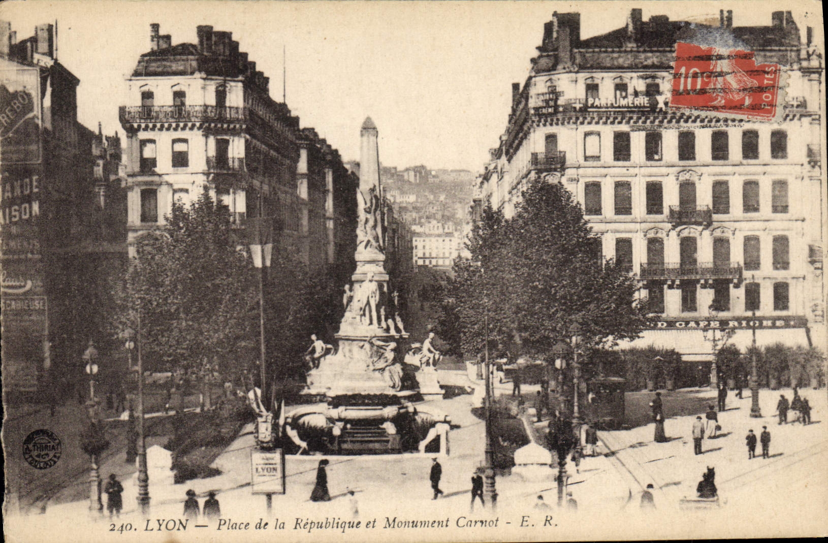 CPA Lyon Place de la Republique et Monument Carnot 