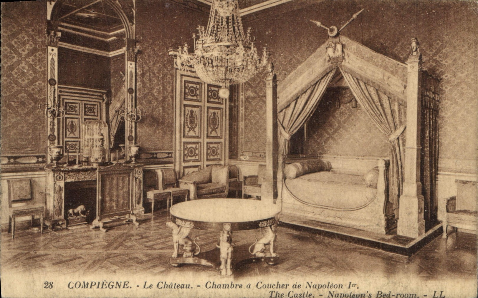 CPA Compiegne Le Chateau Chambre a coucher de Napoleon 