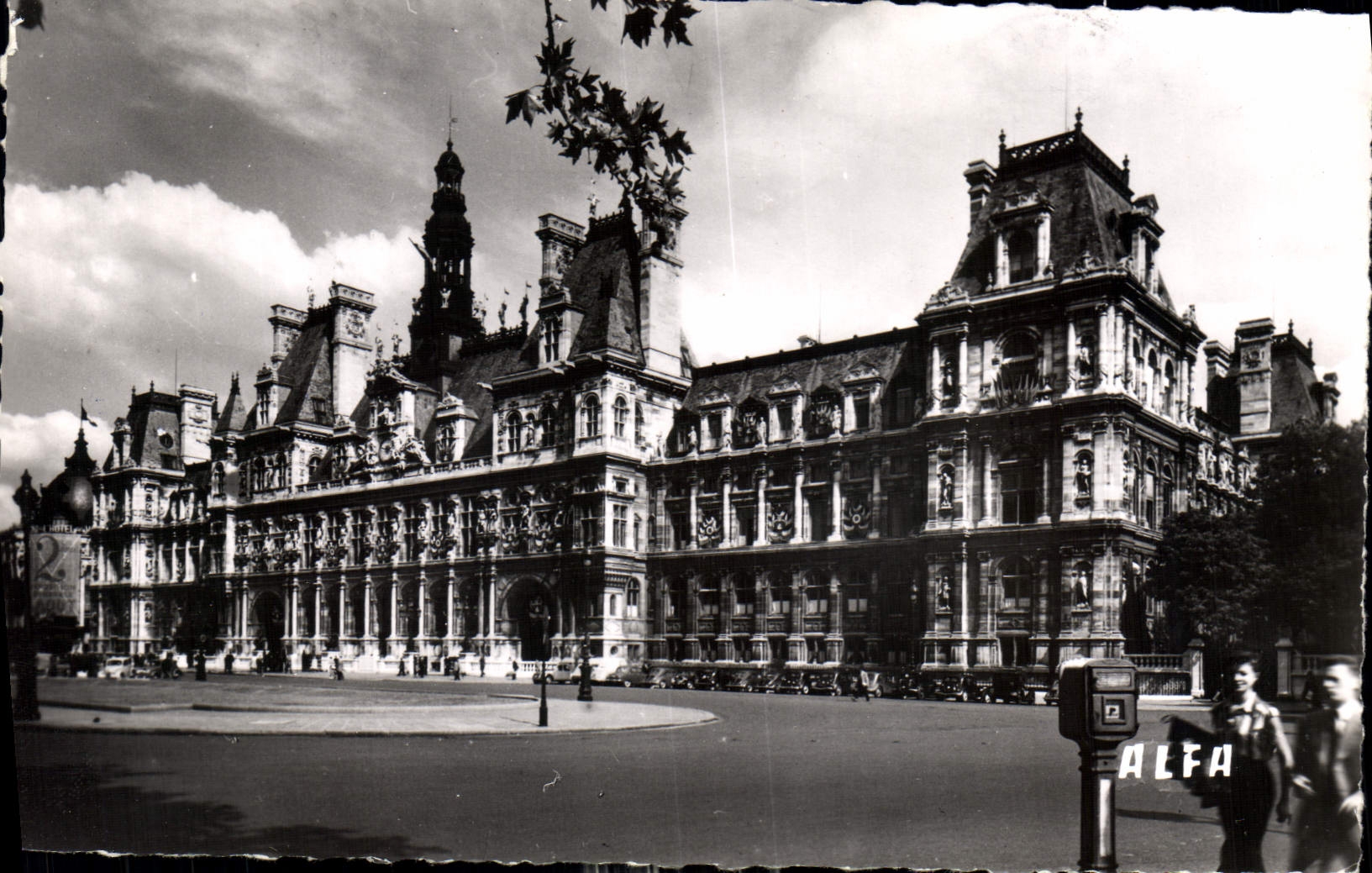 CPA Paris L'Hotel de Ville et la Place 