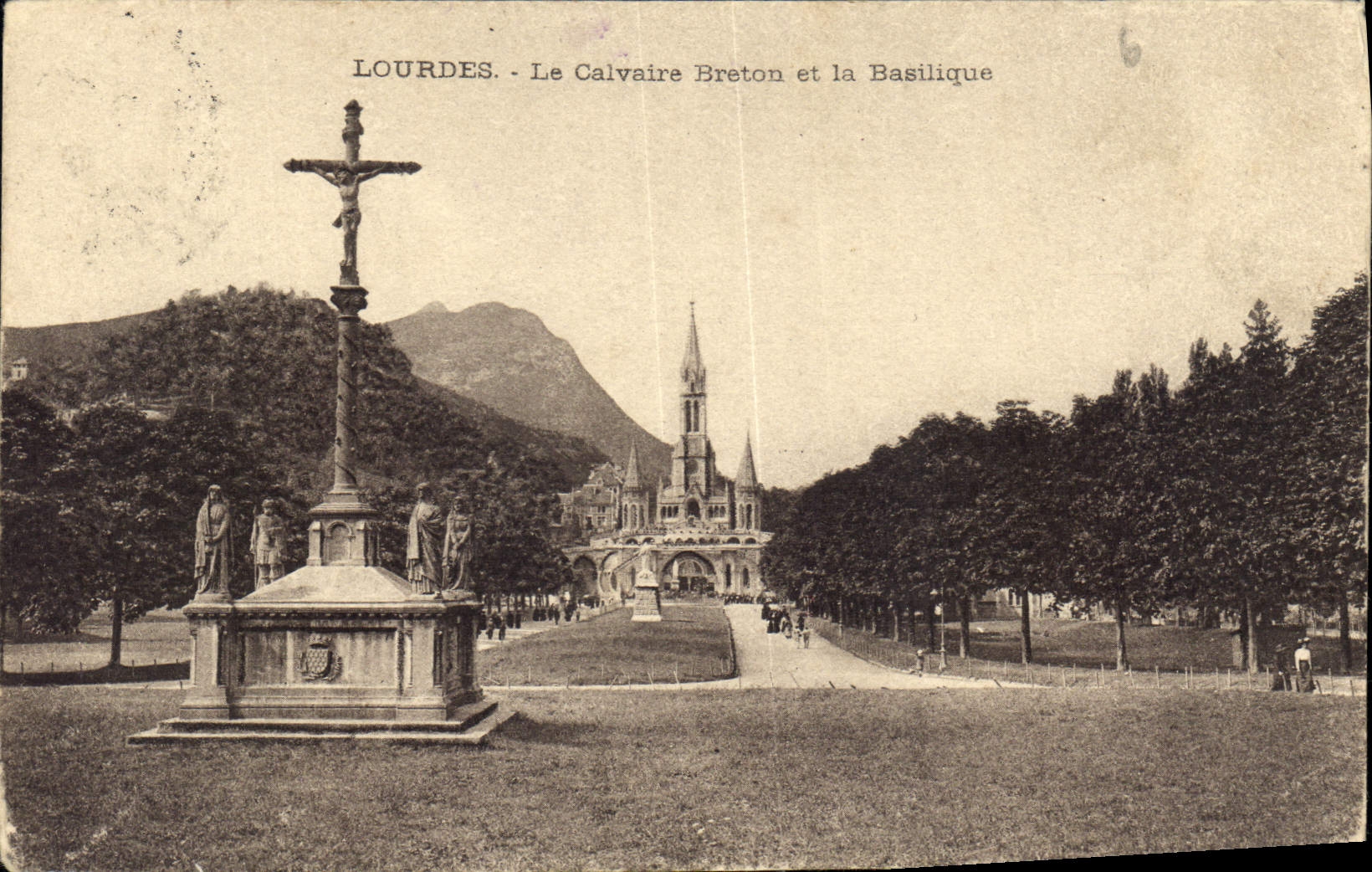 CPA Lourdes Le Calvaire Breton et la Basilique 