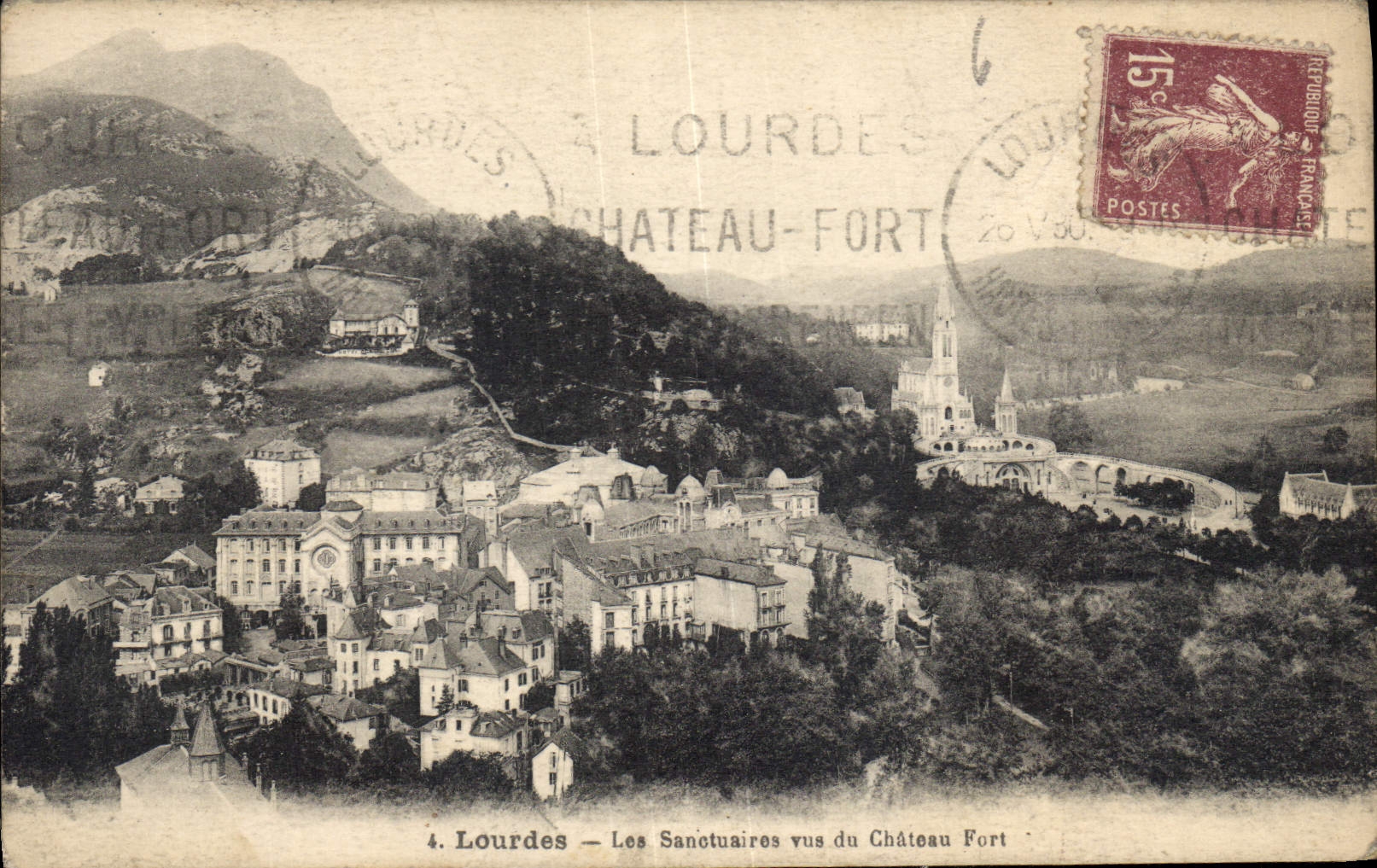 CPA Lourdes Les Sanctuaires vue du Chateau Fort 