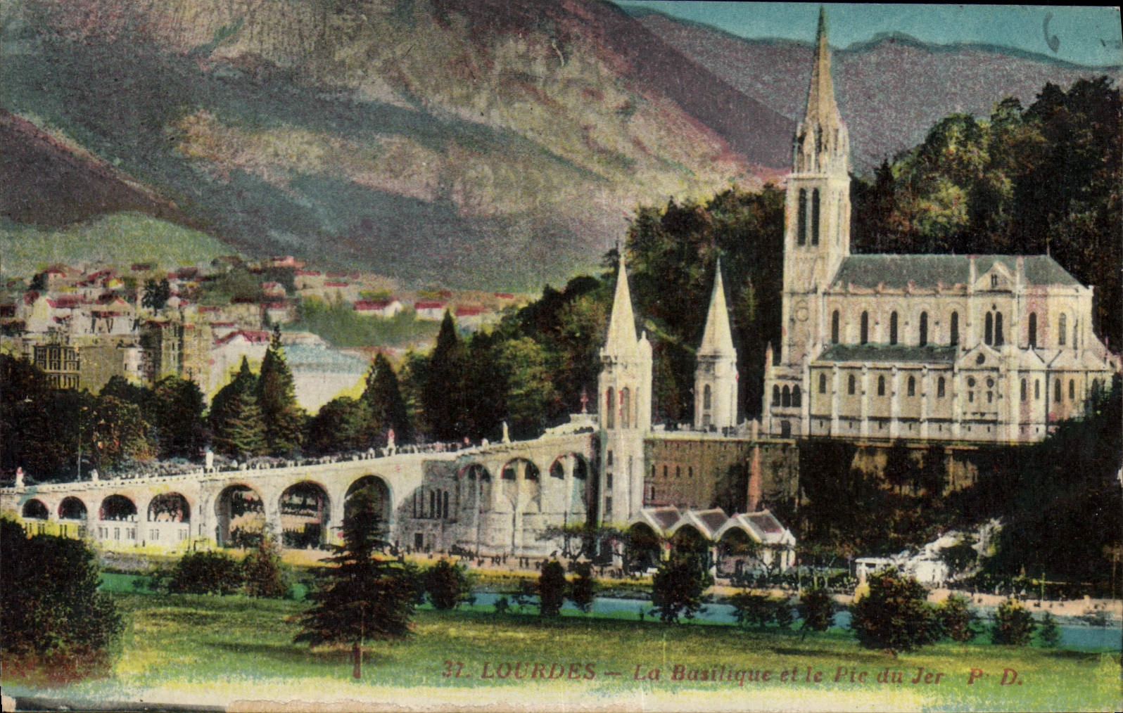 CPA Lourdes La Basilique et le Pic du Jer 