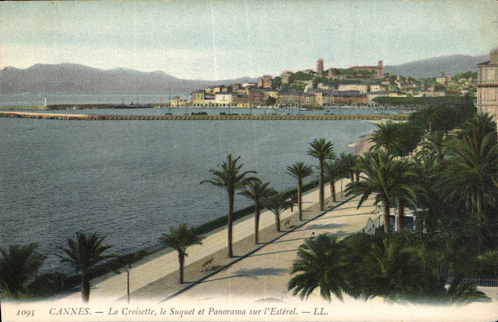 CPA Cannes La Croisette le Suquet et Panorama sur l'Esterel 