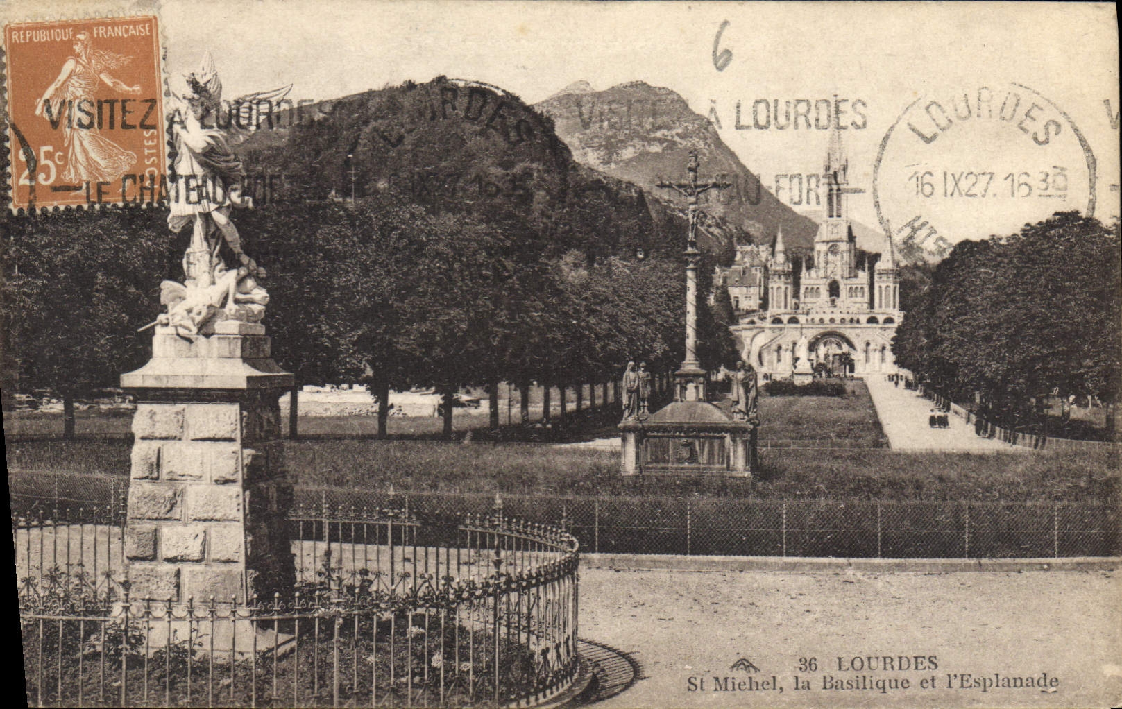 CPA Lourdes St Michel la Basilique et l'Esplanade 
