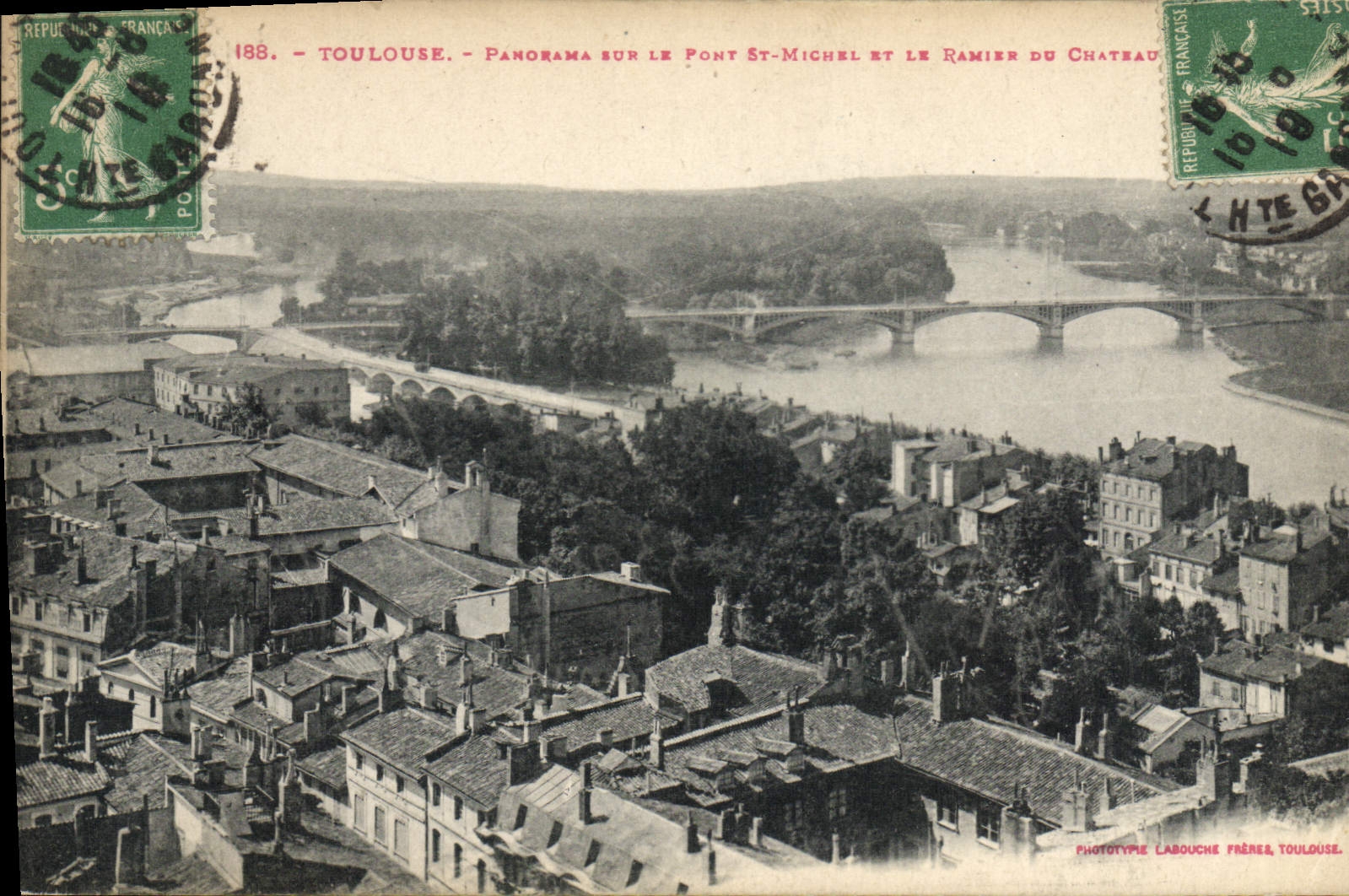 CPA Toulouse Panorama sur le Pont St Michel et le Ramier du Chateau