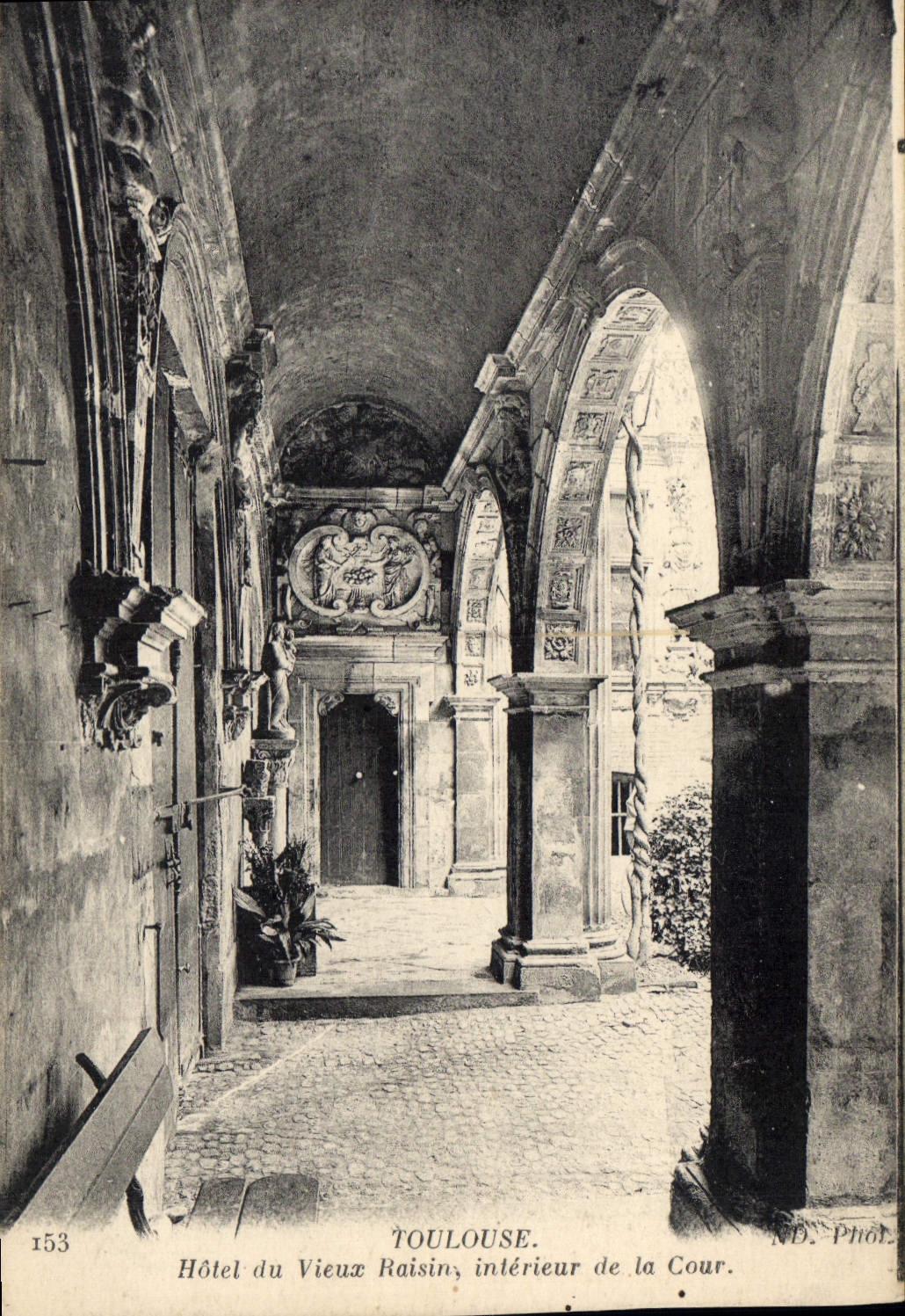 CPA Toulouse Hotel du Vieux Raisin Interieur de la Cour