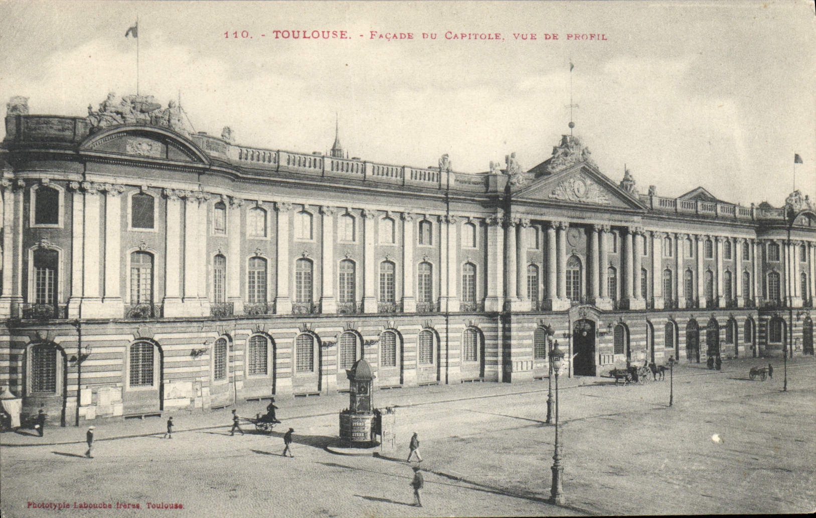 CPA Toulouse Facade du Capitole vue de profil