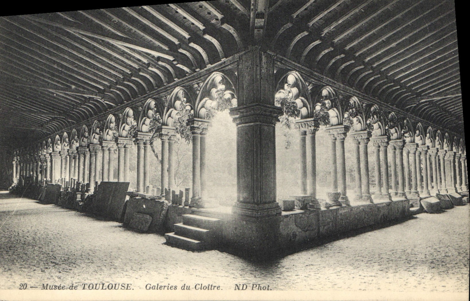 CPA Musee de Toulouse Galeries du Cloitre
