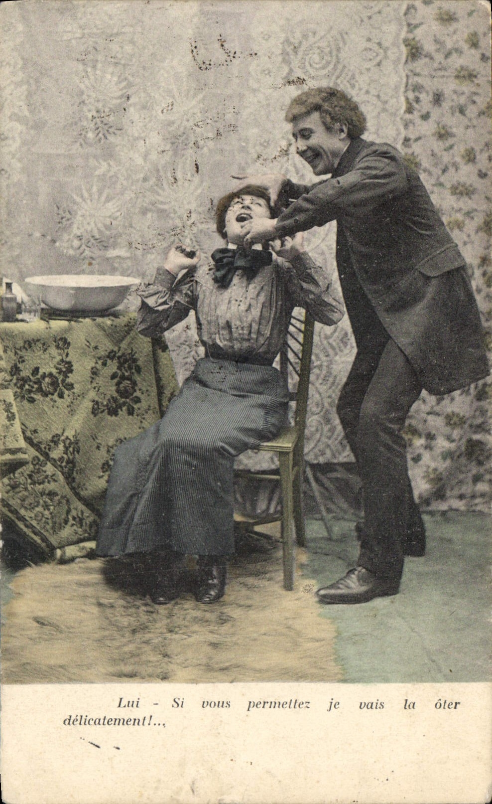 CPA Lui Si Vous Permettez je vais la Oter delicatement Femme