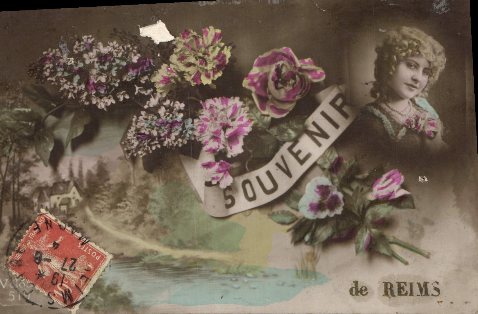 CPA Souvenir de Reims Femme Fleurs