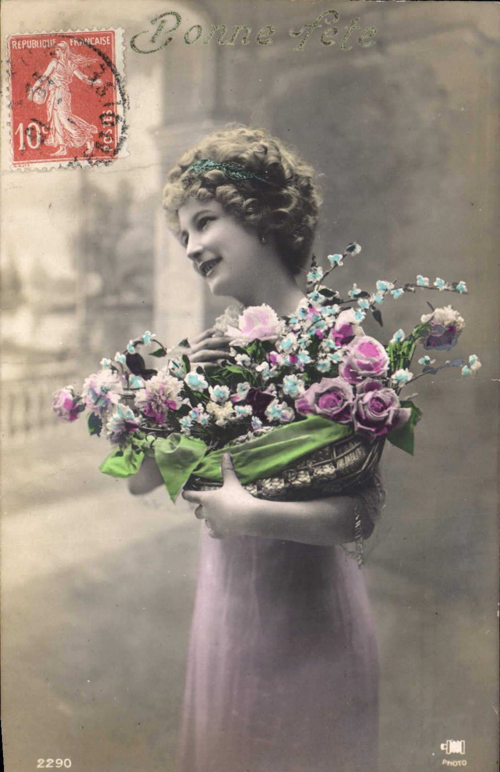 CPA Bonne Fete Femme Fleurs