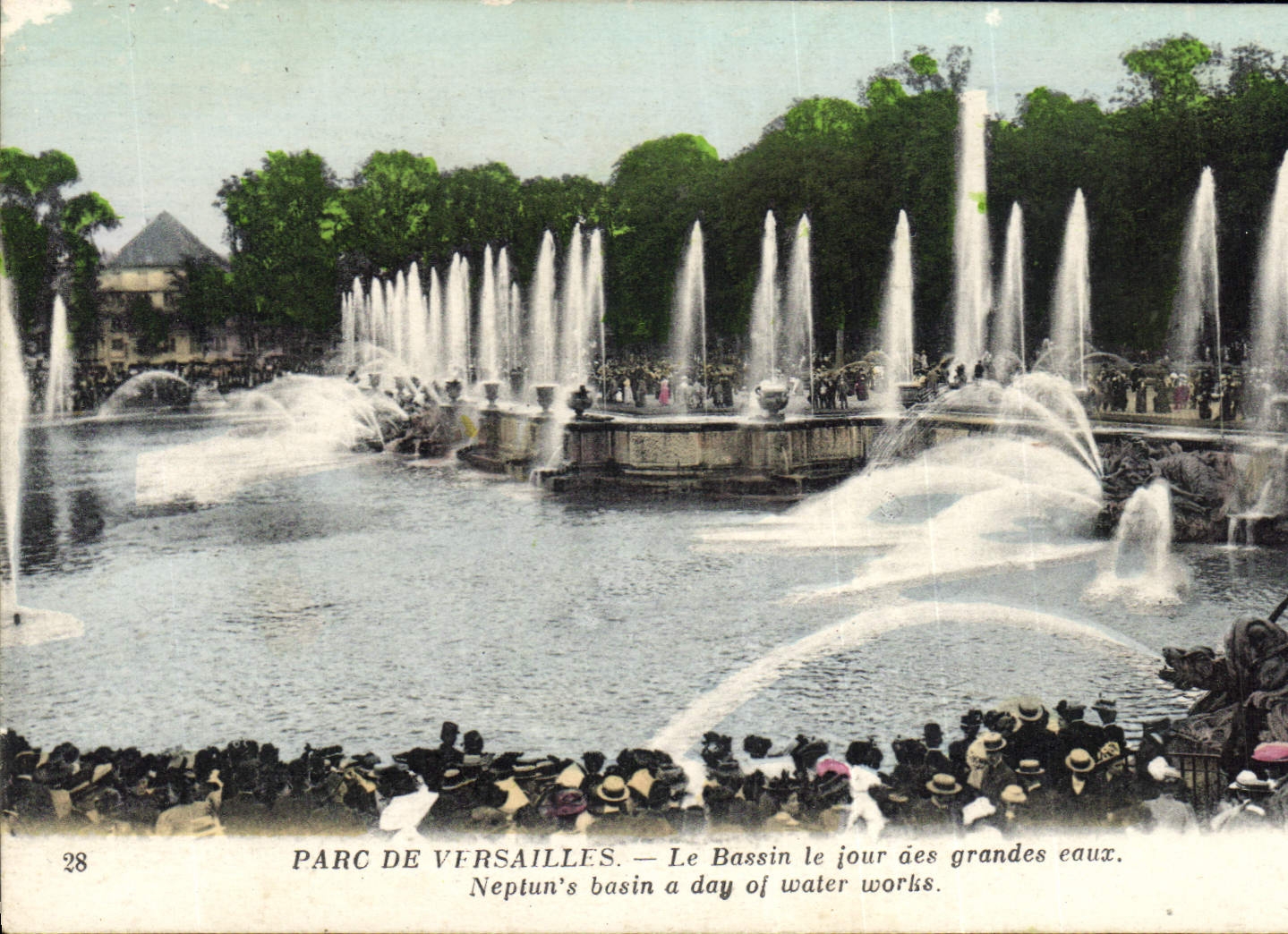 CPA Parc de Versailles Le Bassin le jour aes grandes eaux 