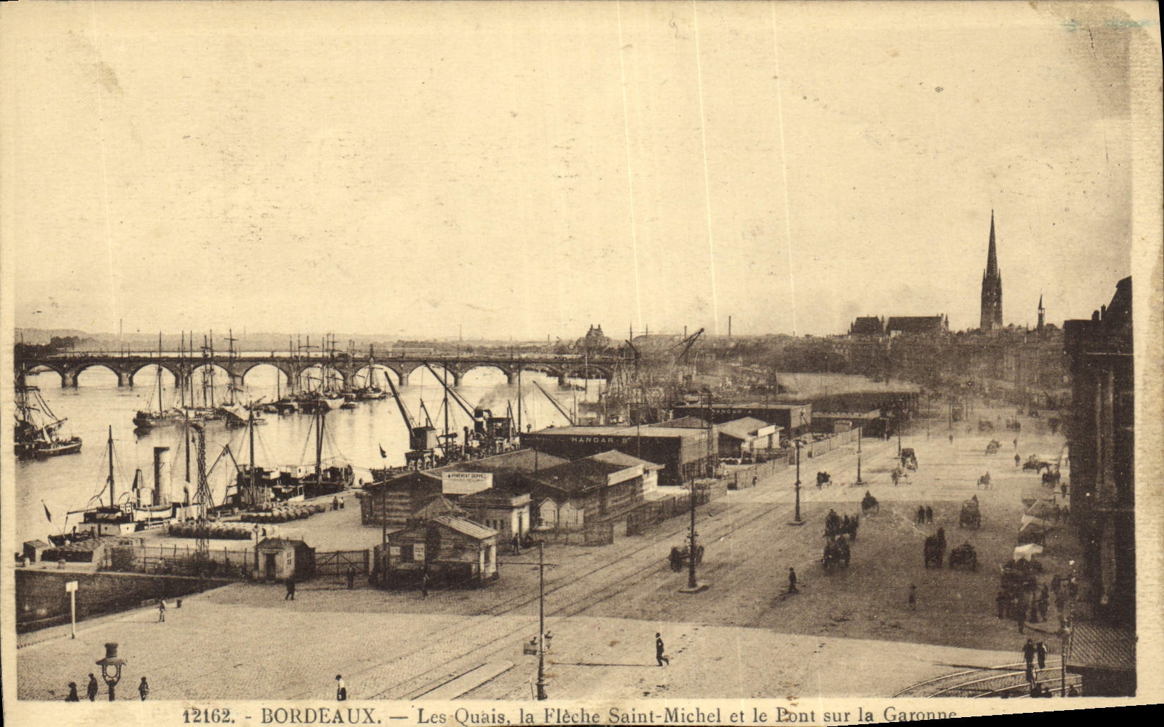 CPA Bordeaux Les Quais la Fleche Saint Michel et le Pont sur la Garonne