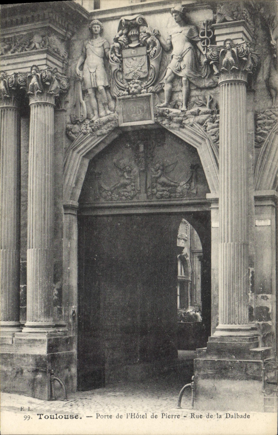 CPA Toulouse Porte de l'Hotel de Pierre Rue de la Dalbade 