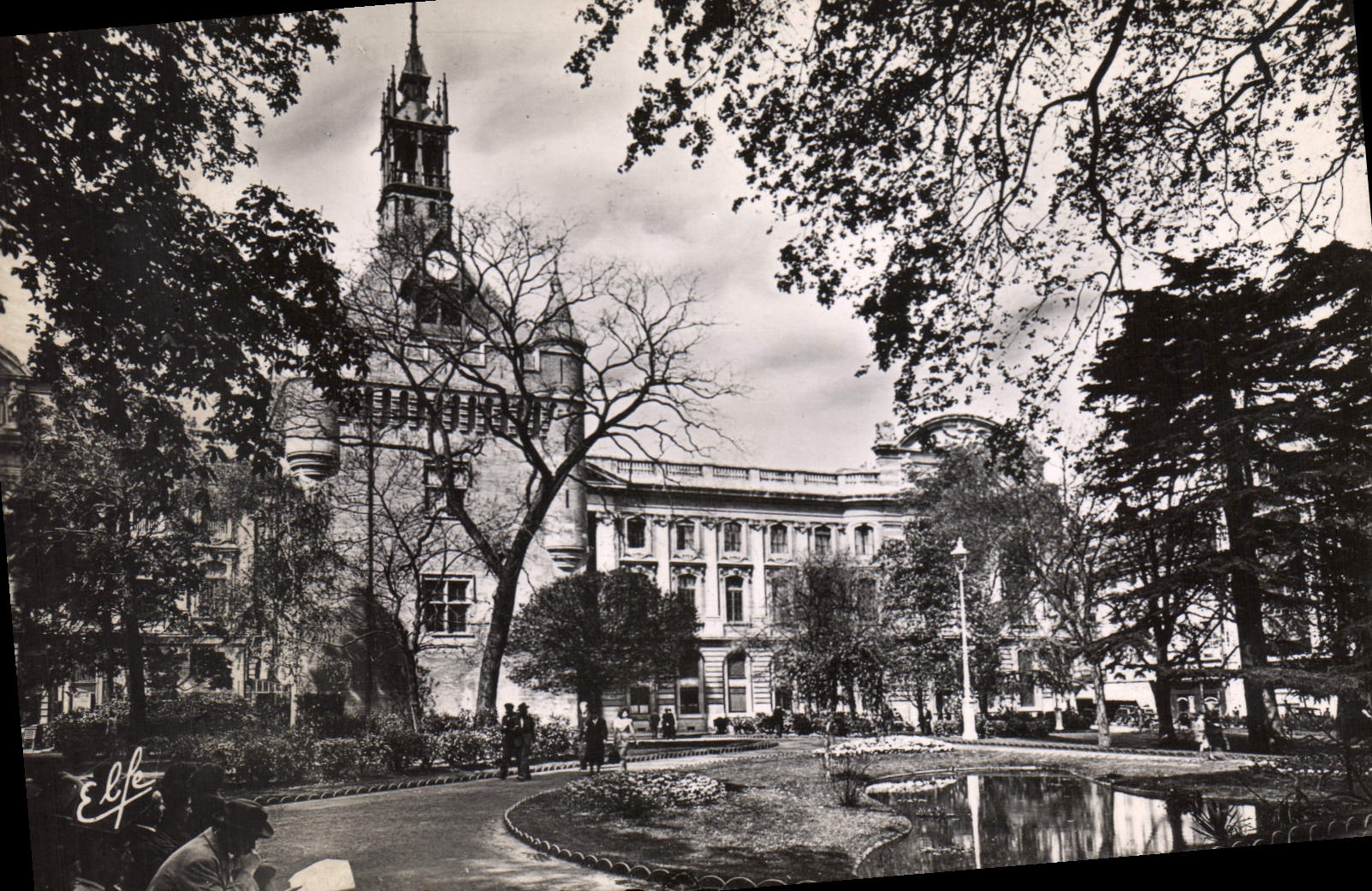 CPA Toulouse Square de Gaulle et Donjon du Capitole Maison du Tourisme