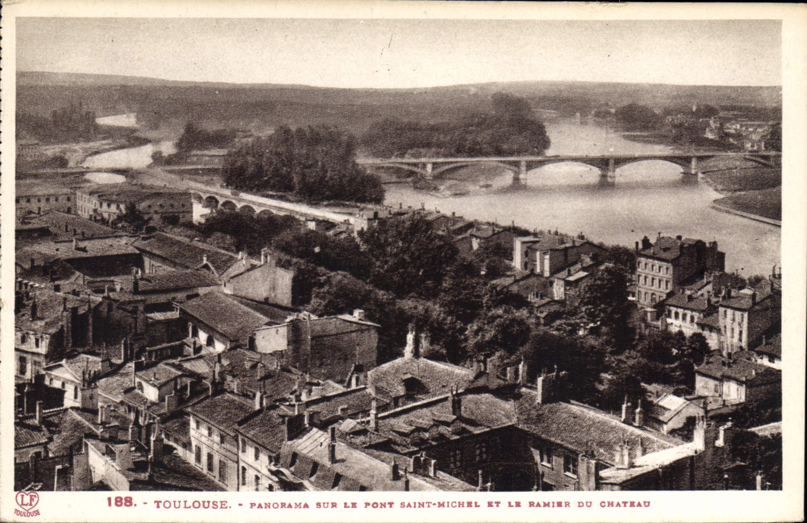 CPA Toulouse Panorama sur le Pont Saint Michel et le Bamier du Chateau