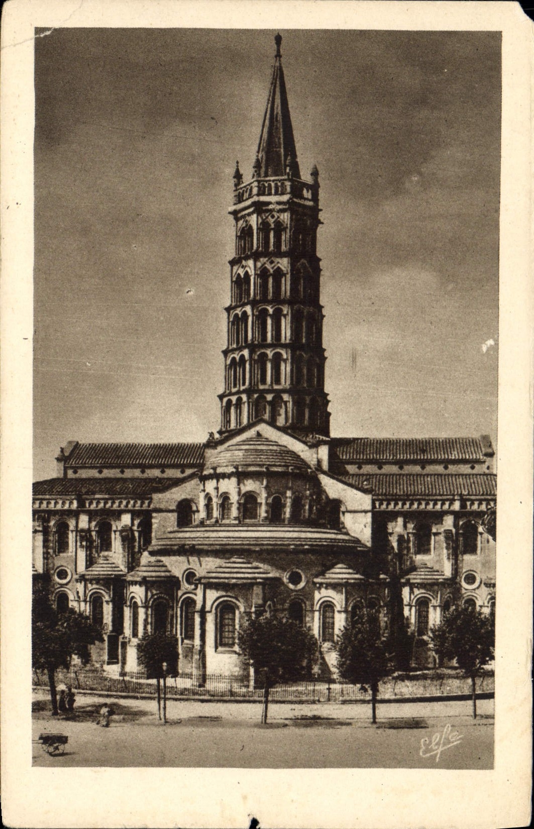 CPA Pyrenees Ocean Toulouse Abside de la Basilique Saint Sernin restauree en 1855 par Viollet le Duc