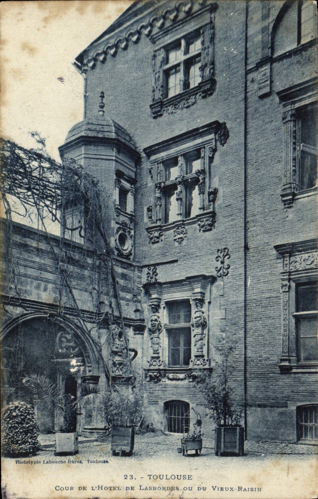 CPA Toulouse Cours de L'Hotel de Lasbordes vu du Vieux Raisin