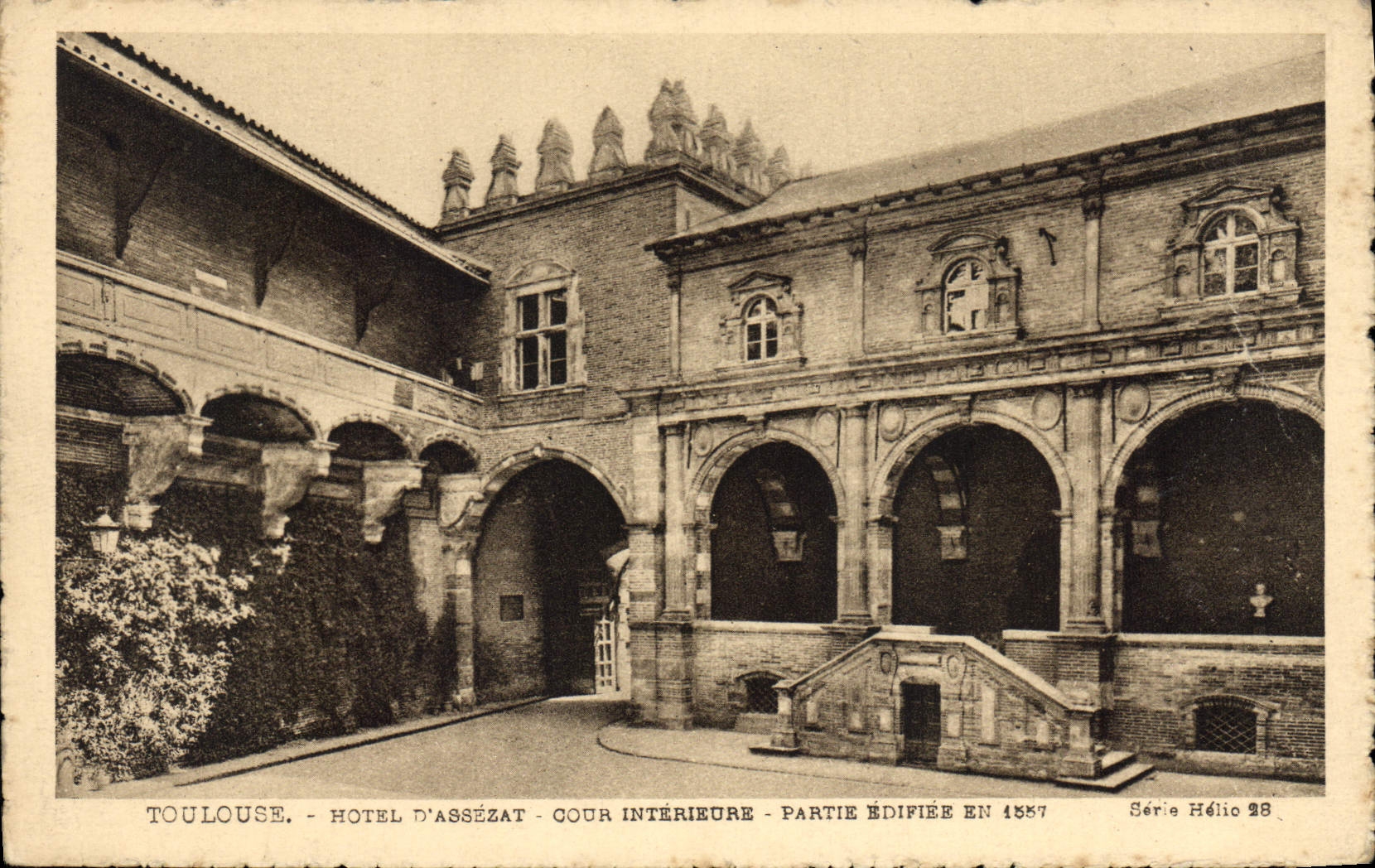 CPA Toulouse Hotel d'Assezat Cour Interieure partie Edifiee en 1557