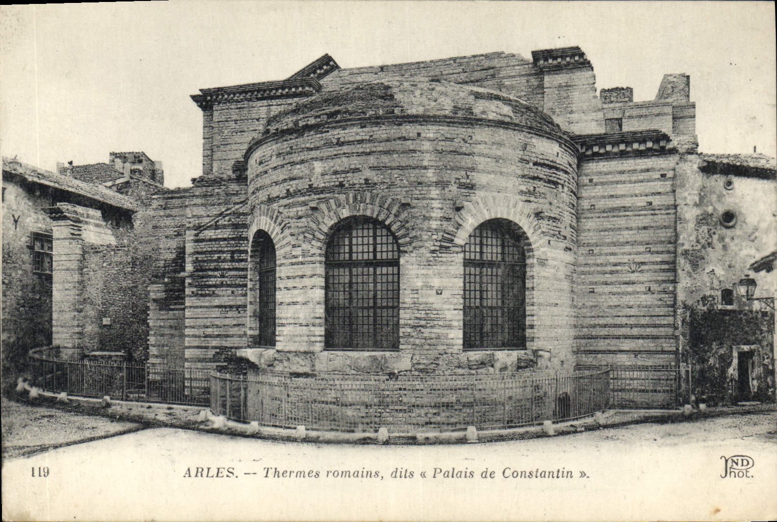 CPA Arles Thermes romains dits Palais de Constantin 